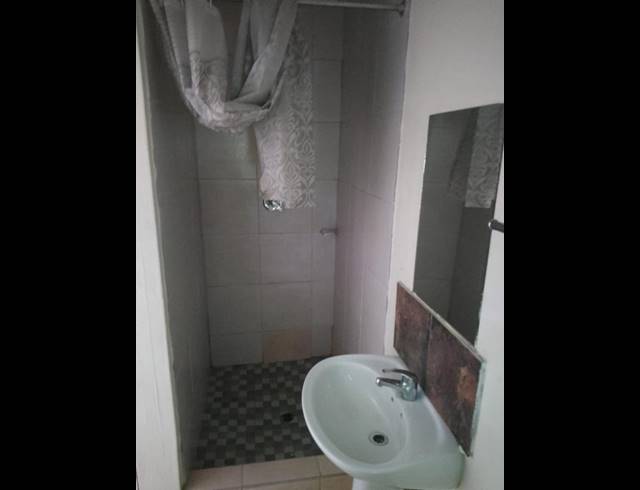 1 BEDROOM PROPERTY TO RENT IN GLEN AUSTIN